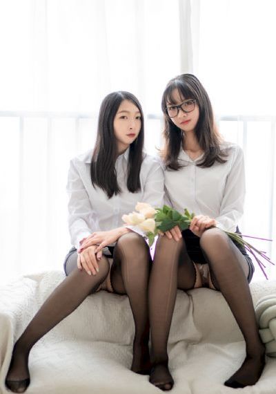 美女洗澡露双奶头扒开粉嫩的小泬_1080P免费观看韩国